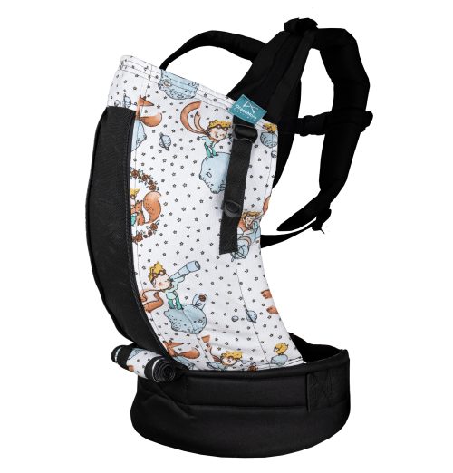 Nosiljka za bebe s dezenom Malog princa. Ergonomska nosiljka izrađena s mrežicom preko sredine da pruži što bolju prozračnost i ugodnost nošenja ljeti.