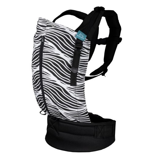 Nosiljka za bebe u zebra dezenu. Nosiljka ima mrežicu za bolju prozračnost nosiljke i ugodnost ljeti. Te navlaku da se navuče preko mrežice po potrebi.